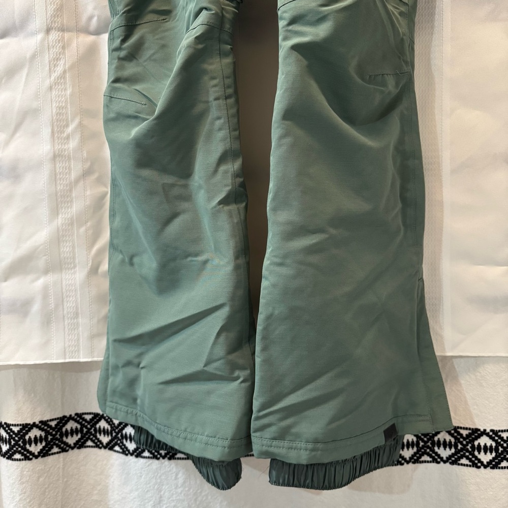 Roxy Snowpants - Picture 5 of 6